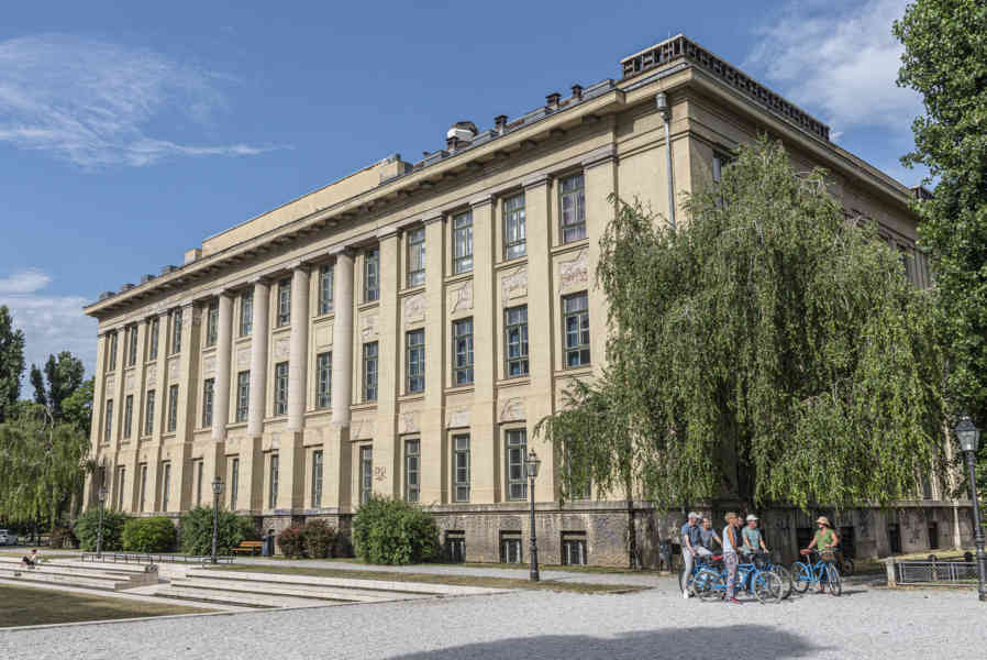 Croacia - Zagreb 46 - Facultad de Derecho.jpg